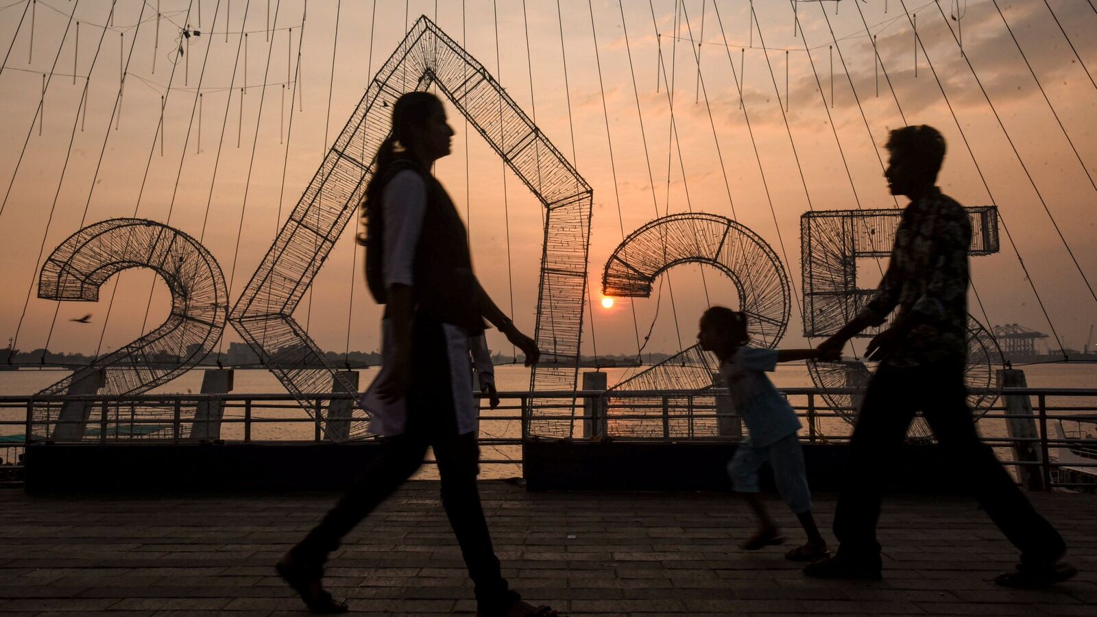 Marine Drive decked up ahead of New Year celebrations