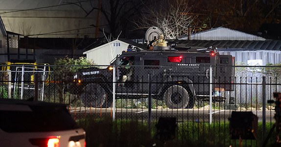 *HOLD FOR CANDACE/ALAN* GV`s Houston Texas Police and FBI outside the home of Terror suspect Shamsud Din Jabbar the man behind the New Orleans attack   Picture Chris Bott for DailyMail.com