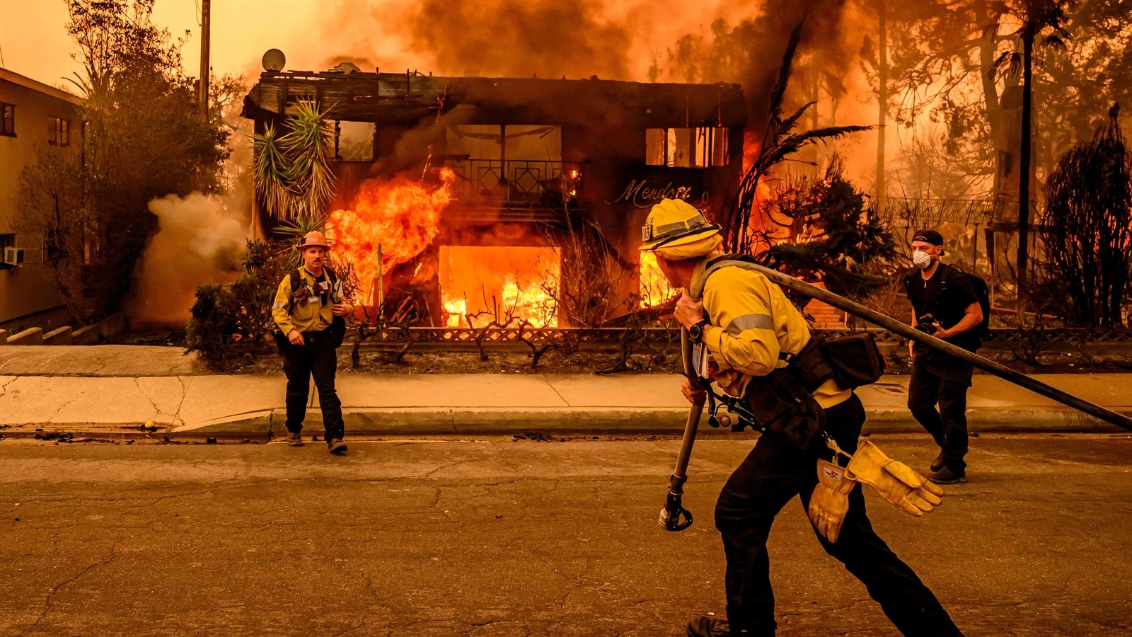 California wildfires: ‘Apocalyptic’ fires continue, over 4,000 structures gone; toll likely to rise | 10 points