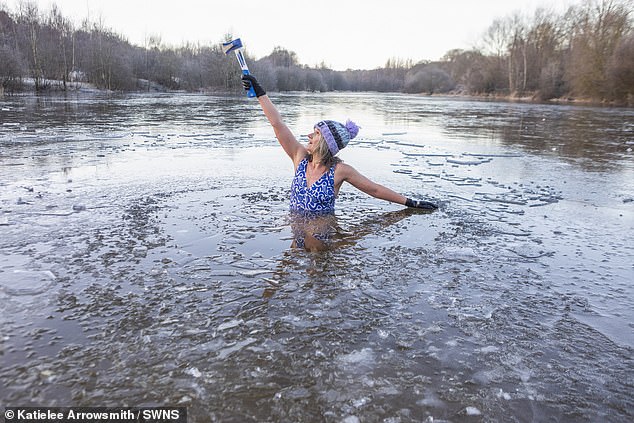 WEST LOTHIAN: Wild swimmer Emma Mooney braves freezing waters of Avon Lagoon in West Lothian