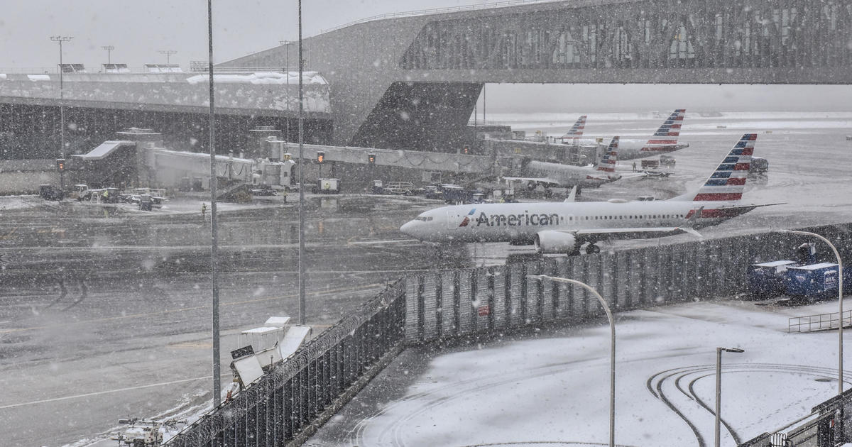 Airlines cancel flights and Houston airports prepare to close ahead of Gulf Coast storm