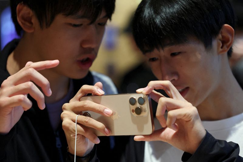 Apple's China troubles mount as foreign phone sales sink for 4th month