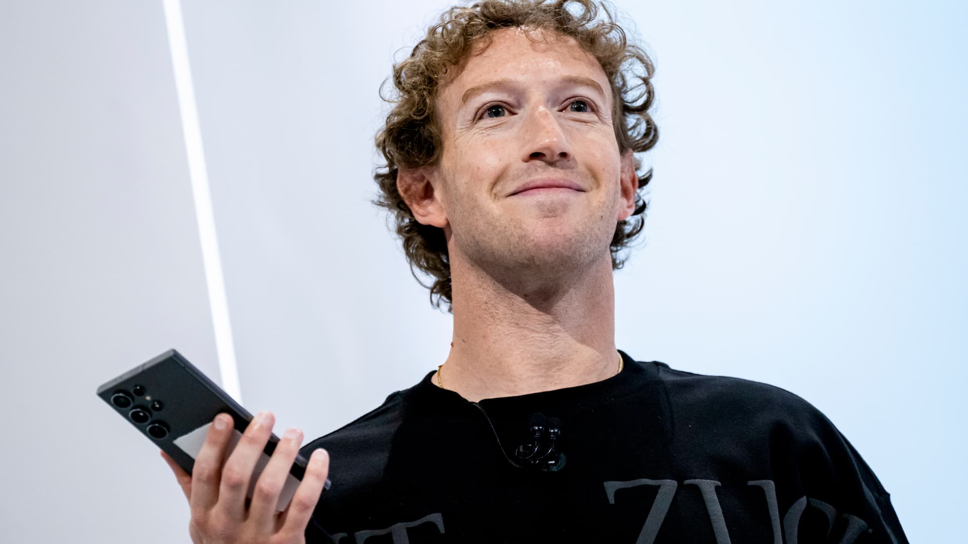 Mark Zuckerberg slams Apple on its lack of innovation and 'random rules'