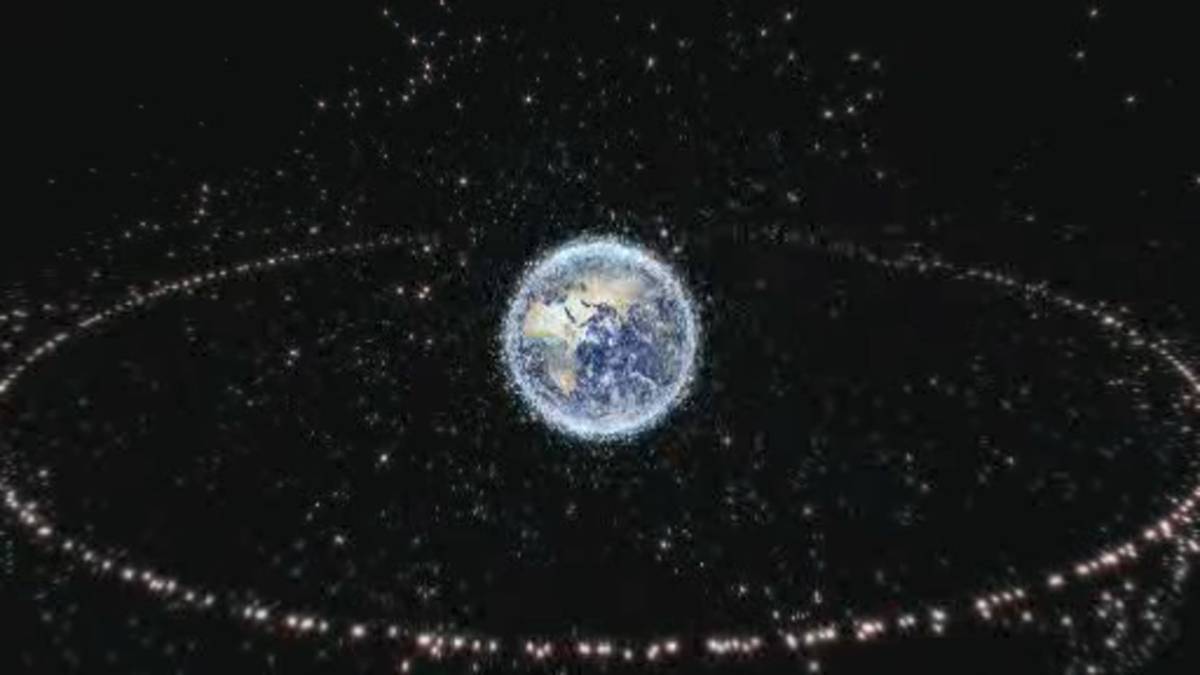 Click to play video: 'Deadly risks of falling space junk on the rise according to Canadian study'