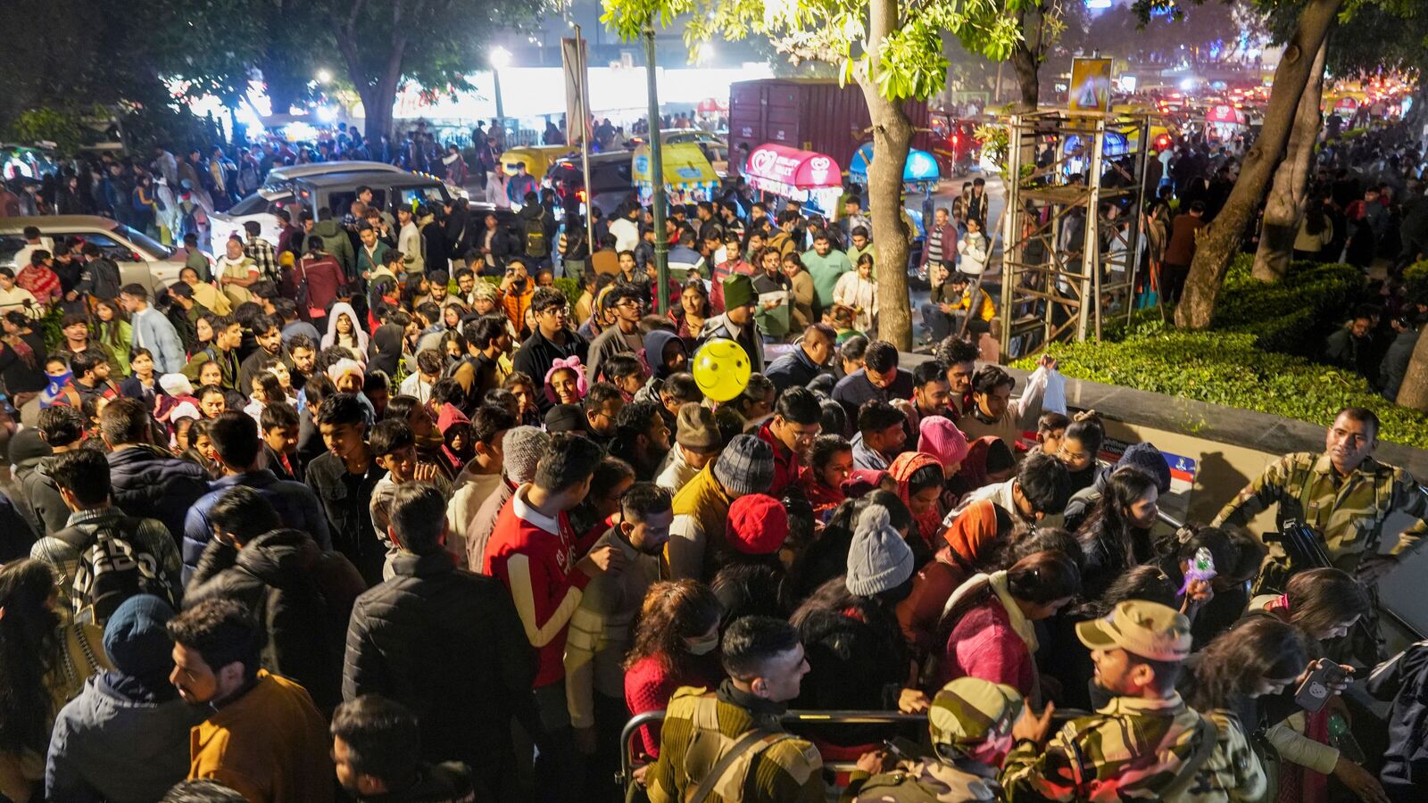 New Year’s Day: Delhi Metro ‘restricts entry’ at THIS station; India Gate, Connaught Place draw massive crowds