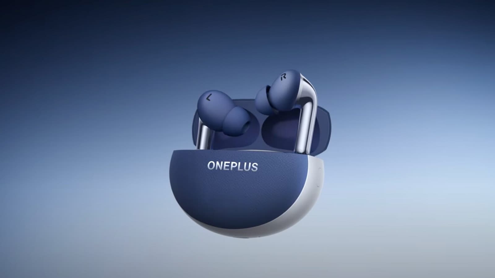 OnePlus Buds Pro 3 in the new Sapphire Blue colourway.