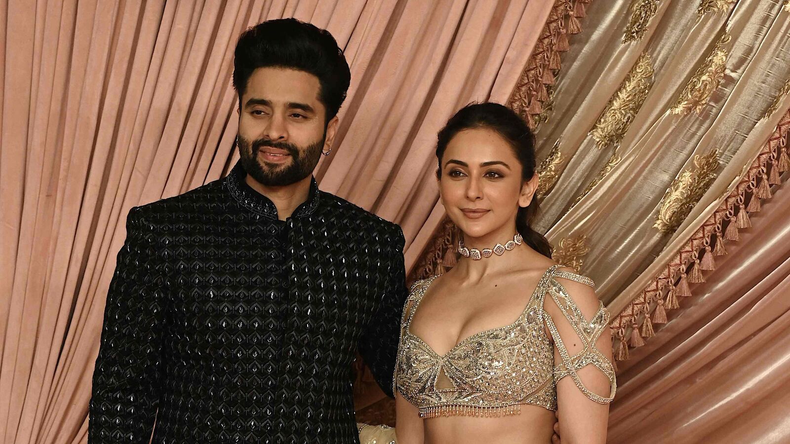 Bollywood actors Jackky Bhagnani (L) and Rakul Preet Singh pose for a photo. (File)