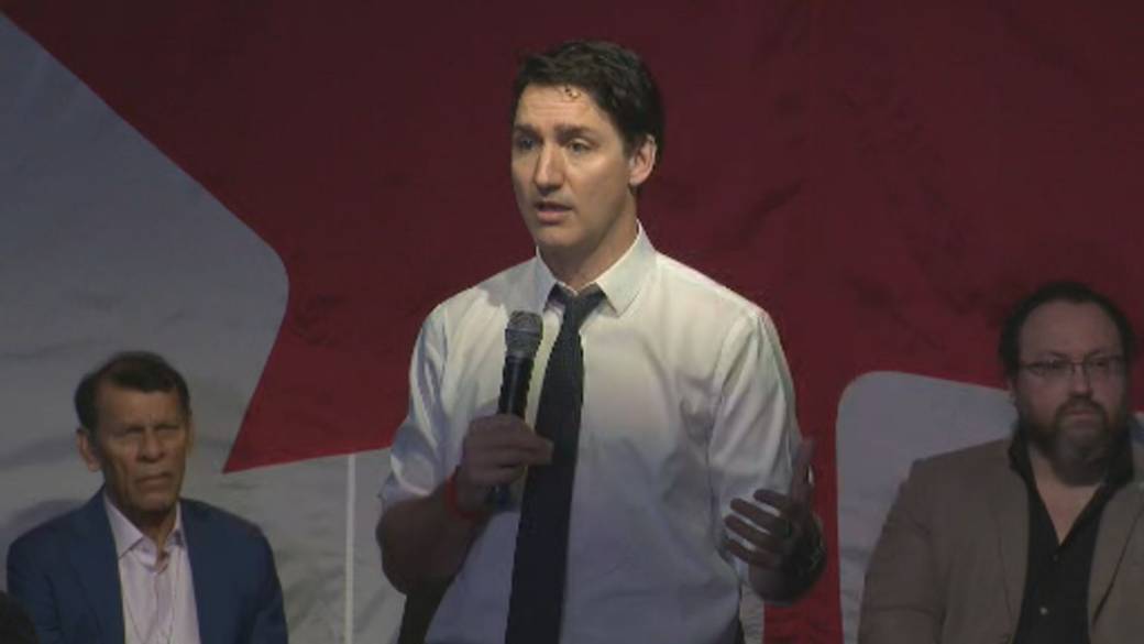 Click to play video: 'Trudeau pushes for ‘free trade within Canada’ amid Trump tariffs threat'