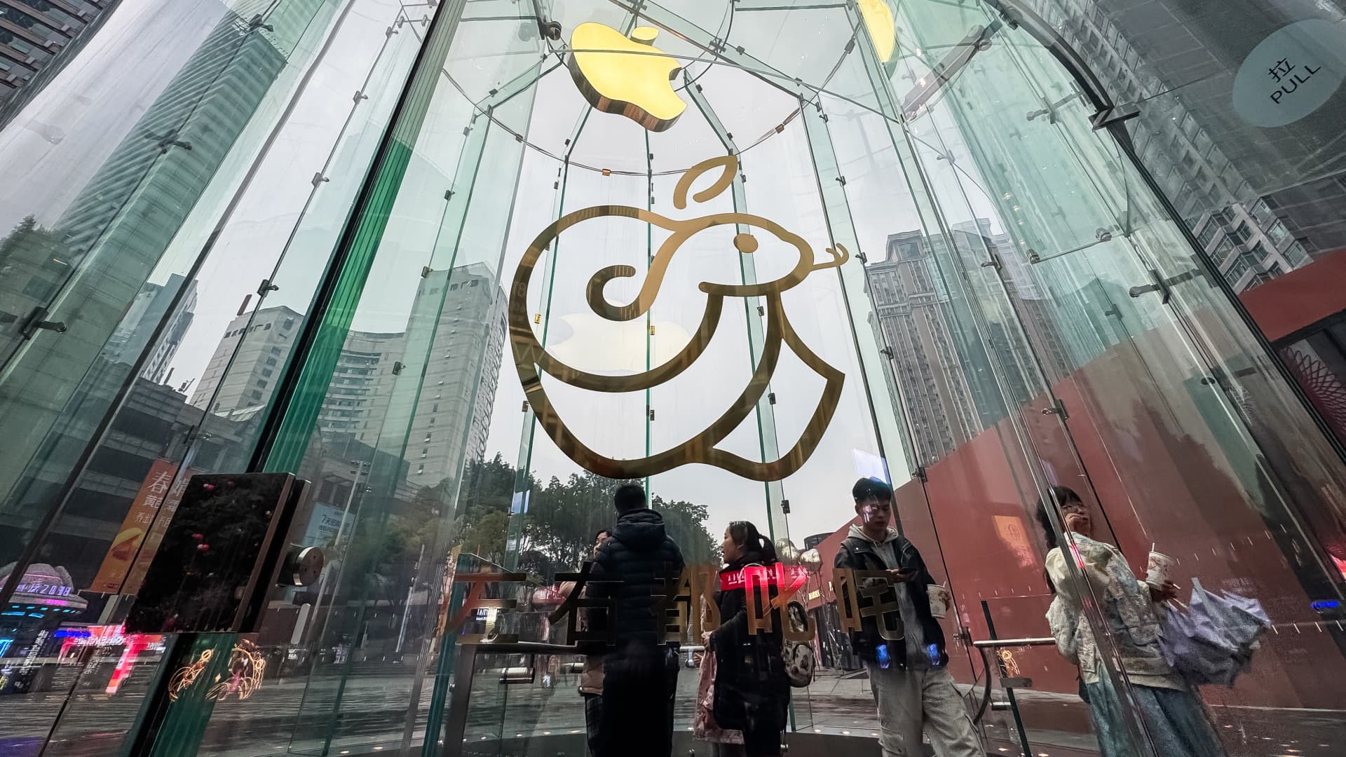 Apple shares fall after China reportedly considers probe into App Store