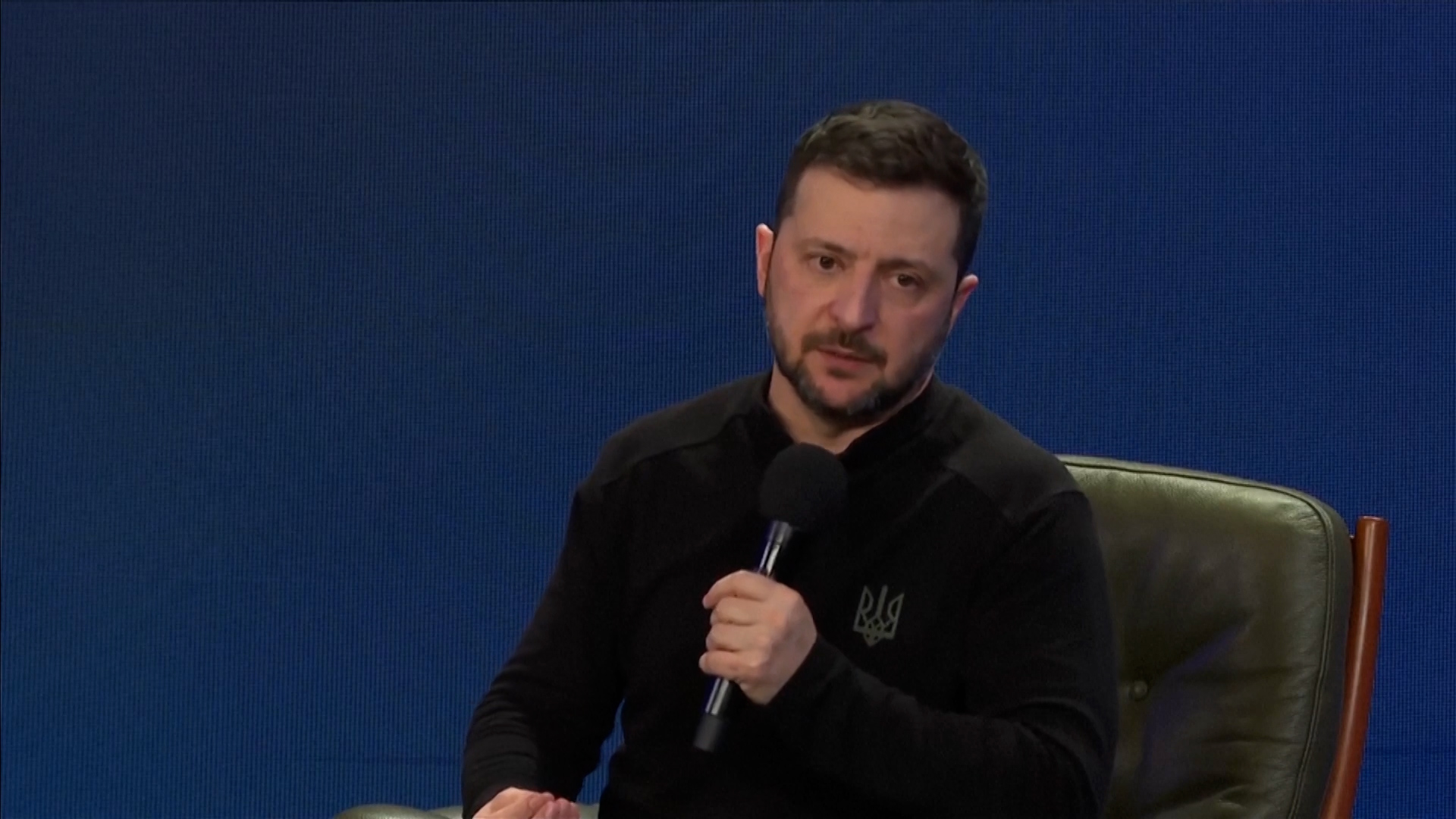 Click to play video: 'Zelenskyy says he’s ‘ready’ to give up presidency if it means peace in Ukraine'