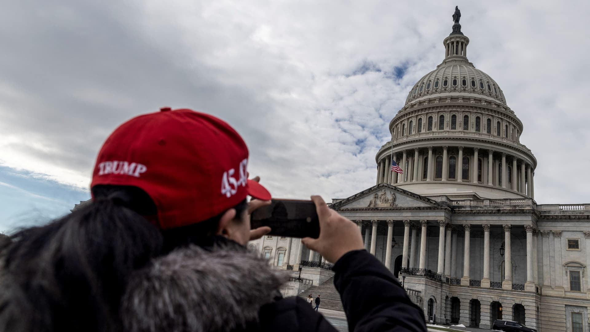 Trump wants the Supreme Court to let the firing of whistleblower agency head proceed