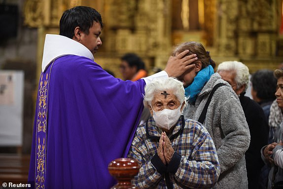 A woman with an ash cross on her forehead attends Mass for the celebration of Ash Wednesday, the first day of Lent, in La Paz, Bolivia March 5, 2025. REUTERS/Claudia Morales