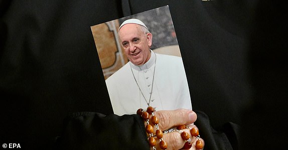 epaselect epa11938675 A nun holds a picture of Pope Francis and a rosary as faithful attend a Rosary prayer for the health of the pontiff at St. Peter's Square in Vatican City, 03 March 2025. Pope Francis was admitted to the Agostino Gemelli Hospital in Rome on 14 February 2025 due to a respiratory tract infection.  EPA/ALESSANDRO DI MEO