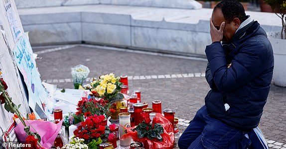 A man prays outside Gemelli Hospital, where Pope Francis is admitted for treatment, in Rome, Italy, March 4, 2025. REUTERS/Yara Nardi