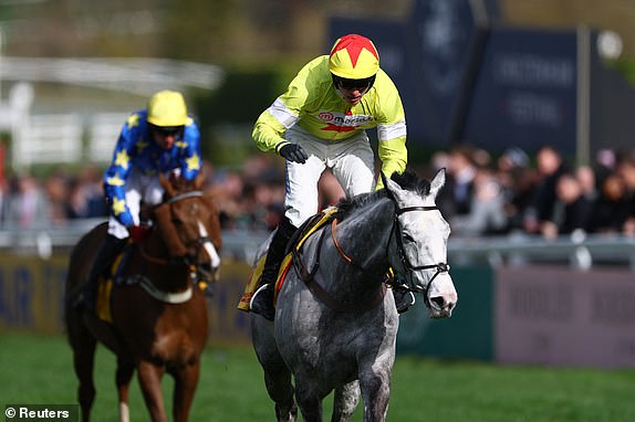 Horse Racing - Cheltenham Festival - Cheltenham Racecourse, Cheltenham, Britain - March 13, 2025 Caldwell Potter ridden by Harry Cobden on their way to winning the 14:00 Jack Richards Novices' Limited Handicap Chase REUTERS/Matthew Childs