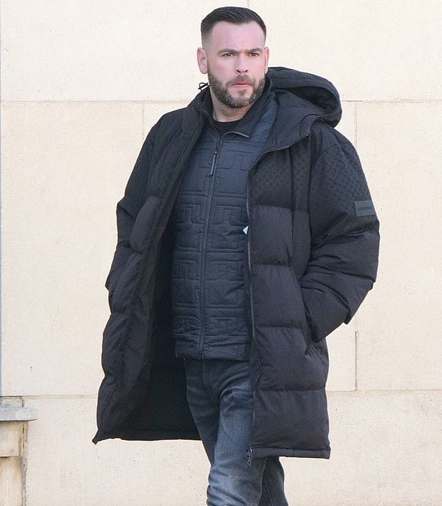 Fred Doe, 36, pictured at Oxford Crown Court, was convicted of trying to sell the gold toilet