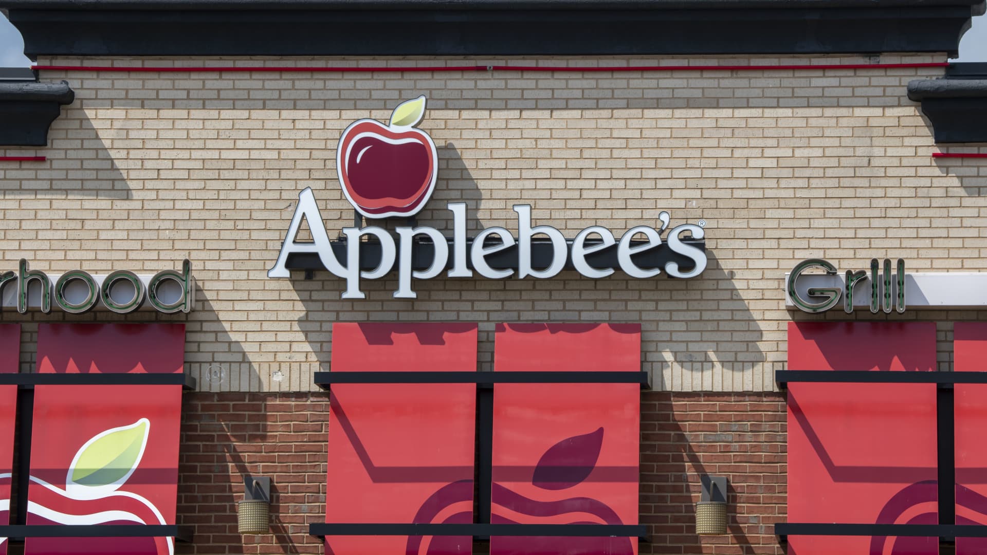 Applebee's owner Dine Brands to lean on value to reverse sales declines