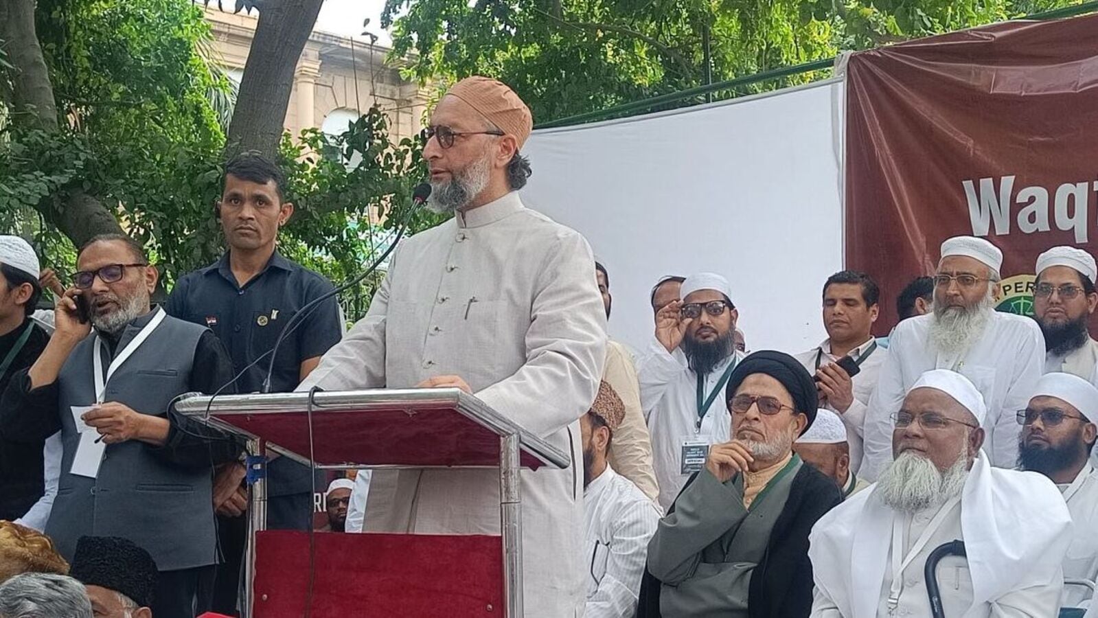 Asaduddin Owaisi slams Modi govt at AIMPLB protest: ’Waqf Bill aims to snatch Muslim graveyards and dargahs’