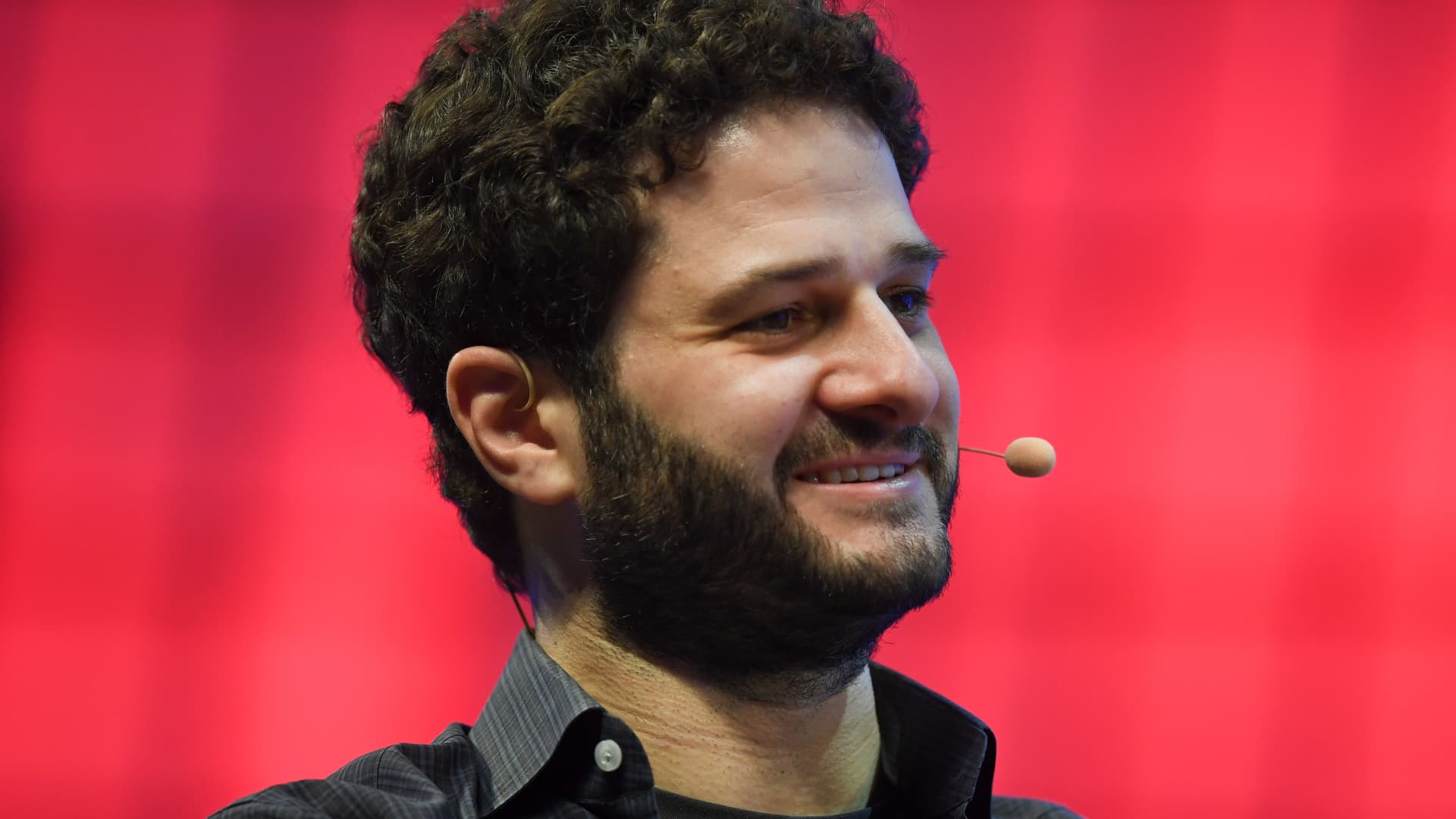 Asana CEO Dustin Moskovitz announces retirement, stock price drops 25%