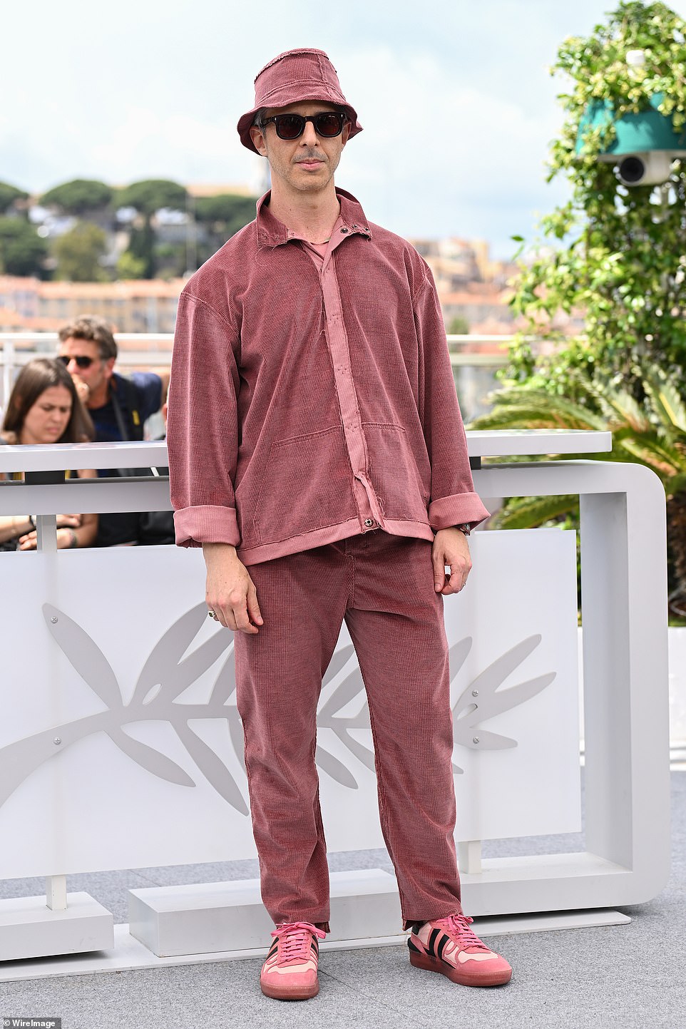 Jeremy's quirky outfit consisted of a pink and dusty red co-ord trousers and shirt, with pink and black suede sneakers