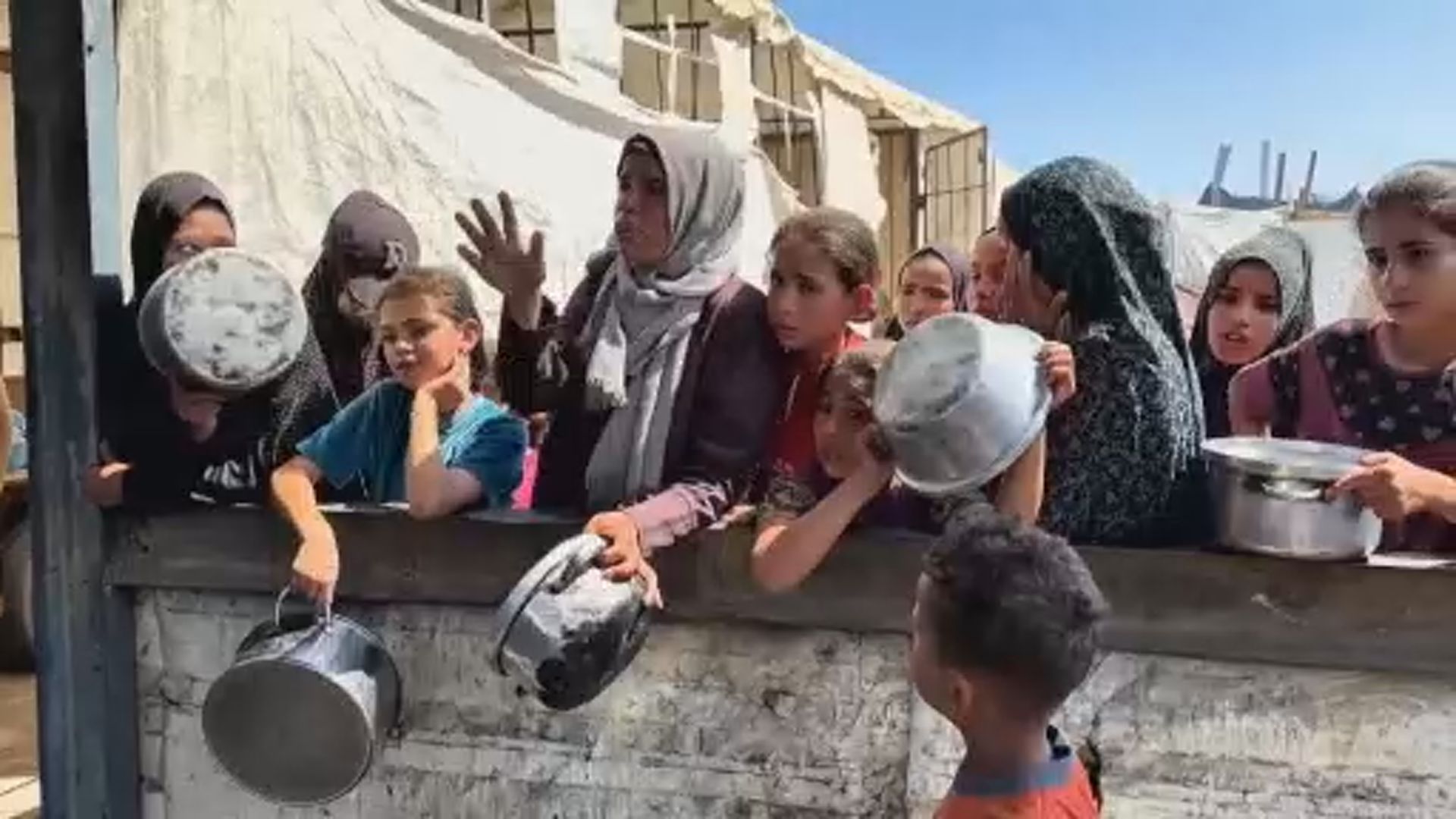 Click to play video: 'Humanitarian aid still hasn’t reached people in Gaza, UN says'