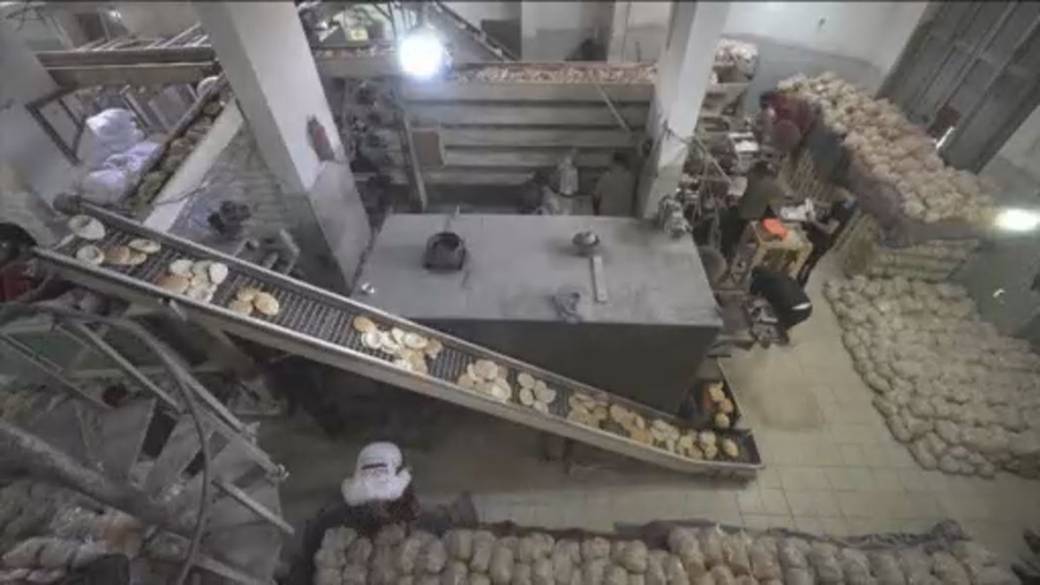 Click to play video: 'First 90 aid trucks reach Gaza, but UN says it’s not nearly enough'