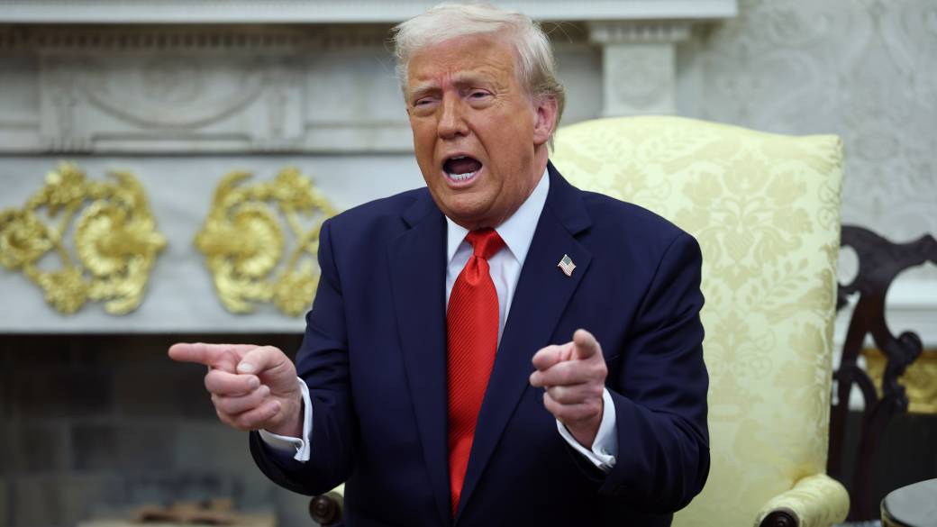 Click to play video: 'Trump ‘not in a rush’ to attack Iran over nuclear program'