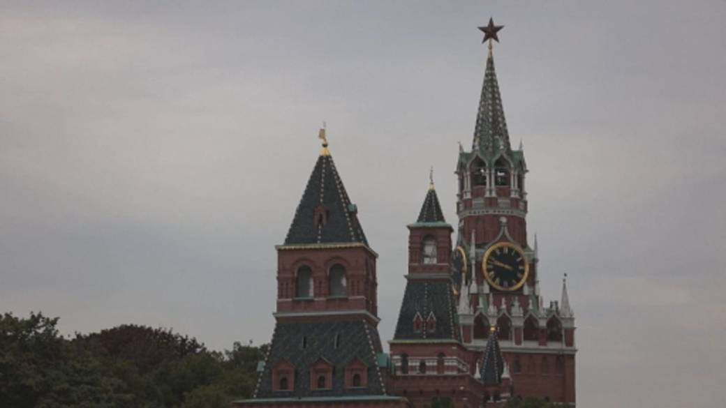 Click to play video: '‘Emotional overload’: Kremlin responds to Trump calling Putin ‘absolutely crazy’'