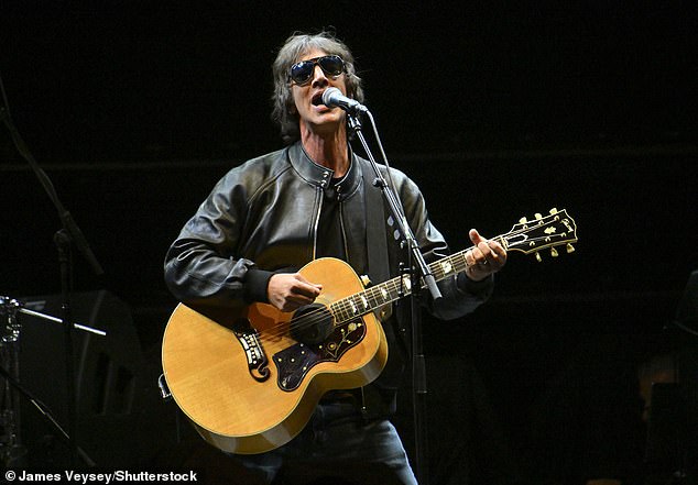 Richard Ashcroft appeared on stage shortly after Cast