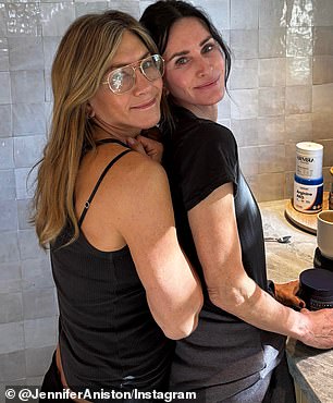 Jen with Friends costar Courteney Cox