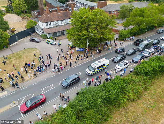 One of the demonstrators told how the ¿whole of Epping¿ was united in opposition to housing asylum seekers in their town