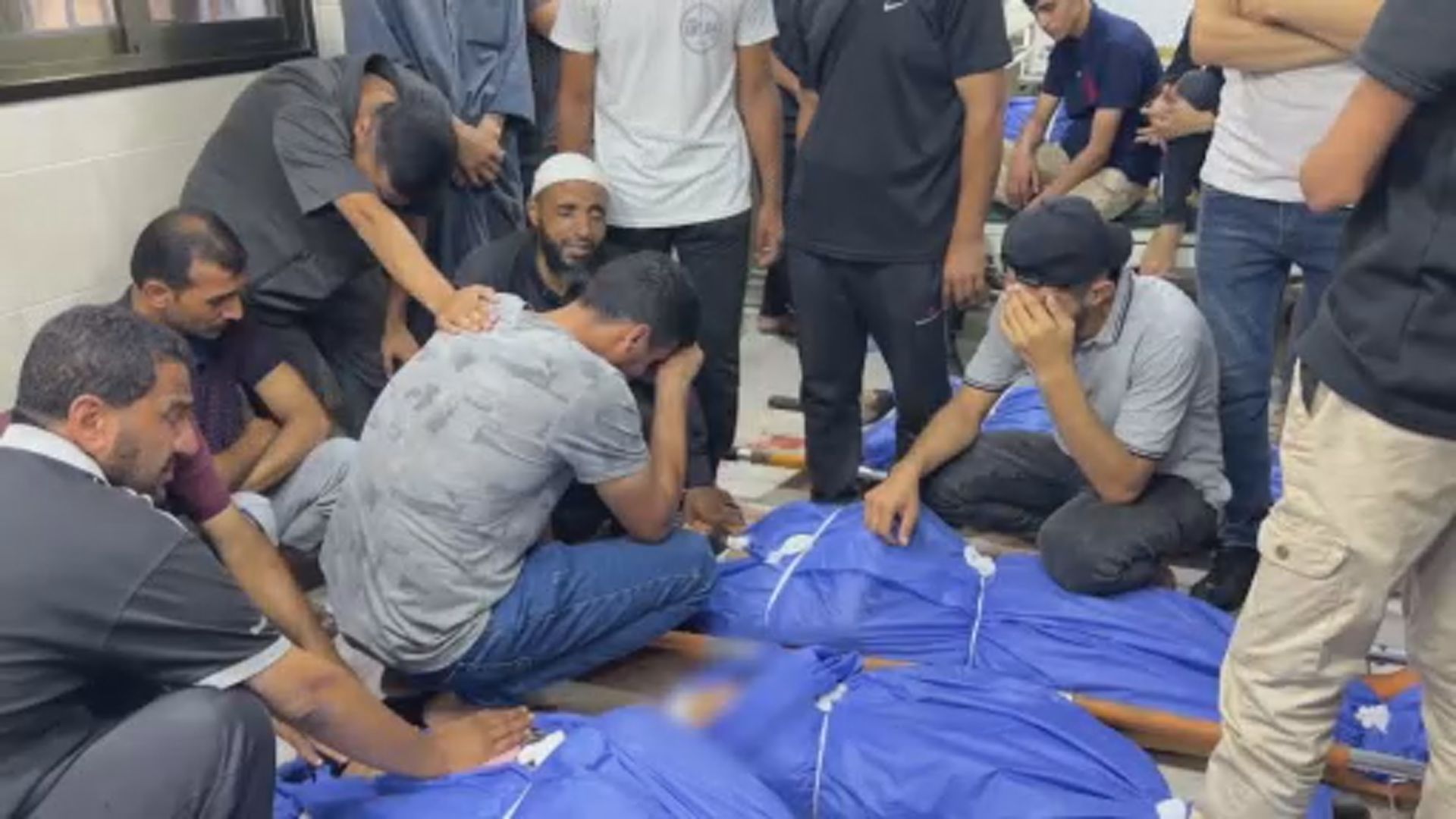 Click to play video: 'Gaza war: U.S. and Israel-backed aid group denies contractors fired live ammo at Palestinians'