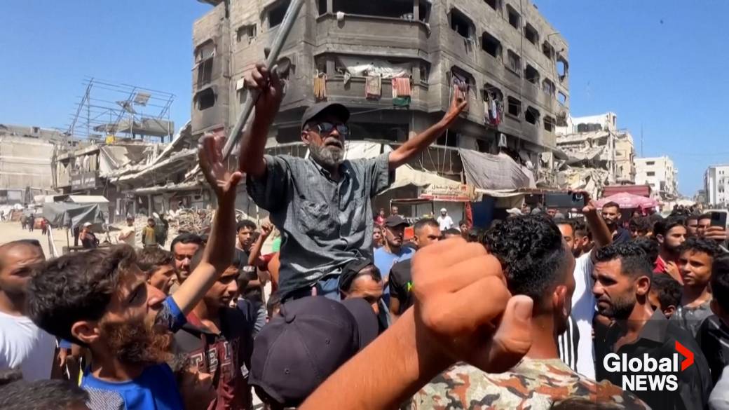 Click to play video: '‘We want to eat’: Palestinians in Gaza protest hunger crisis amid ongoing Israeli siege'