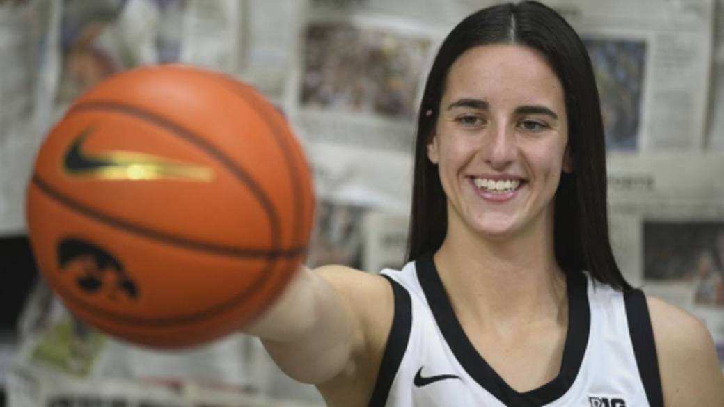 Click to play video: 'Shooting star: Caitlin Clark becoming all-time college basketball great'