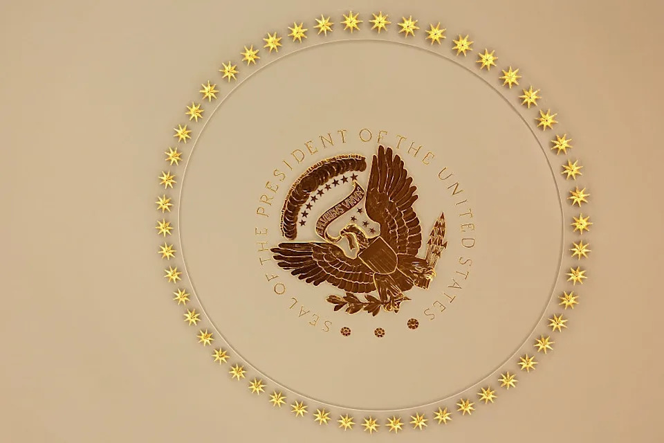 Seal of the President of the United States, showing an eagle with olive branch and arrows, surrounded by stars