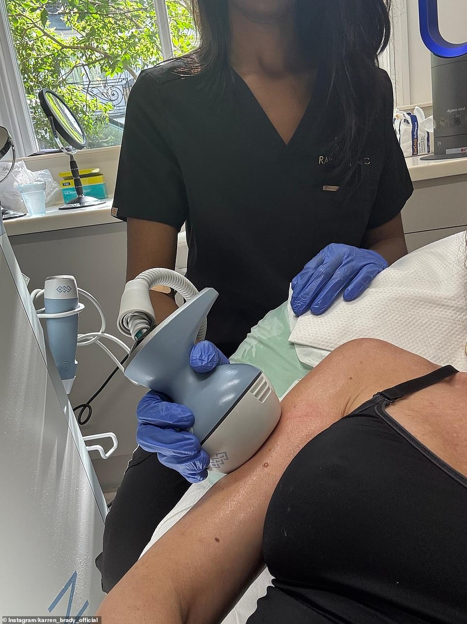 Last weekend, Karren said that the Exion skin treatment she received (pictured) has allowed her to feel comfortable wearing short-sleeved dresses