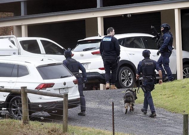 Armed police raid a property near the compound of fugitive Dezi Freeman.EXCLUSIVE28 August 2025Â©MEDIA-MODE.COM