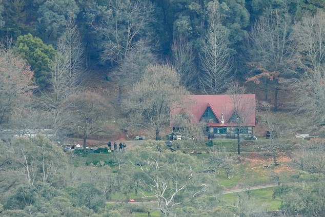 Victorian Police armed tactical response officers are seen back at the property believed to be where 2 police officers were killed in Porepunkah in Victoria, Wednesday, August 27, 2025. A significant search is underway for a "heavily armed" fugitive involved in the 'cold-blooded murder' of two police officers. (AAP Image/Simon Dallinger ) NO ARCHIVING