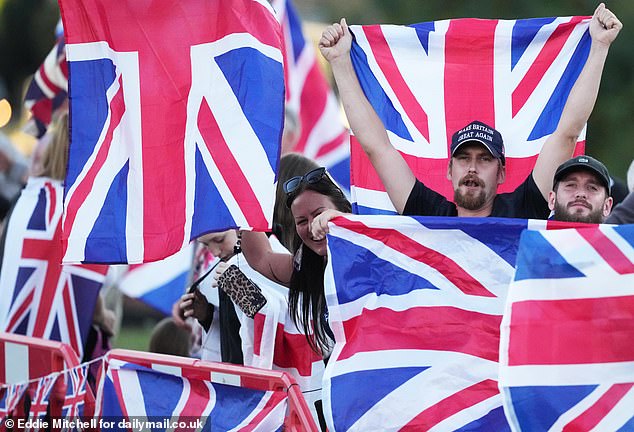Elsewhere in Chichester, crowds have gathered outside of the Park Hotel in response to the recent ruling, with anti-migrant demonstrators waving their flags and demanding repatriation