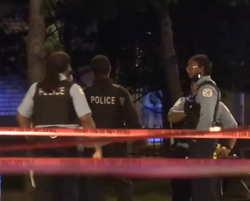WLS - PHOTO: Chicago police officers investigate a shooting, Aug. 30, 2025, in the city's Bronzeville neighborhood that left seven people injured.