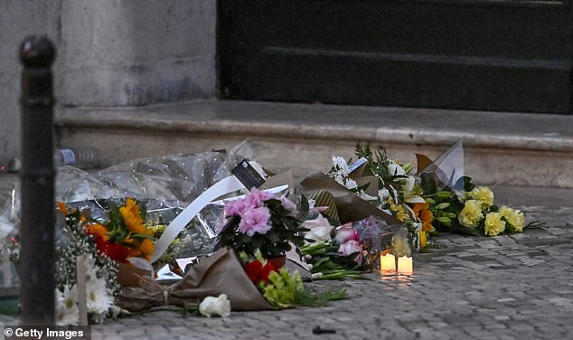 Bouquets of flowers and candles to pay homage to the victims of Gloria funicular