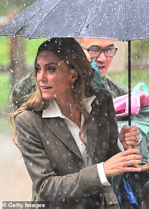 She sheltered from the rain under her umbrella