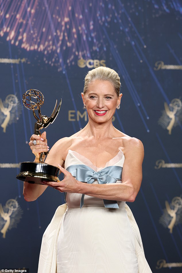 Katherine with the award in the press room