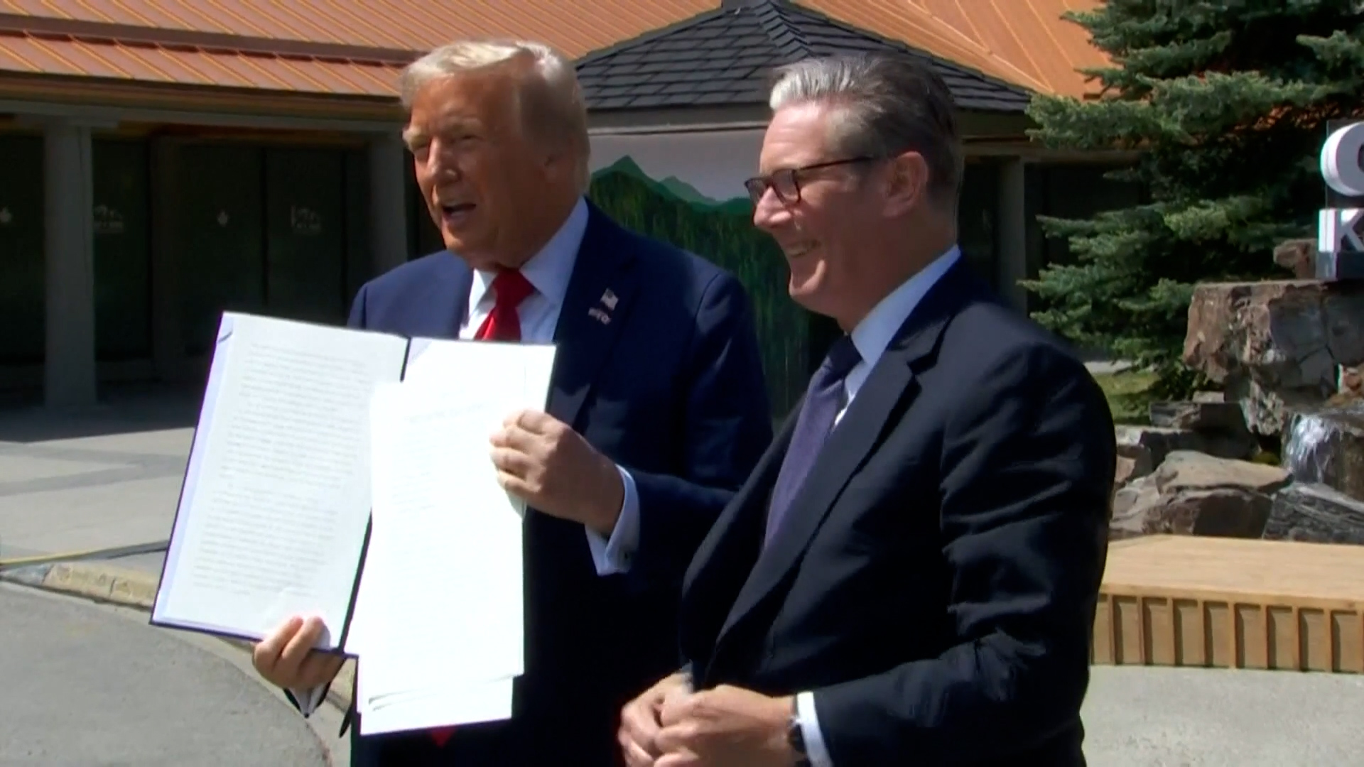 Click to play video: 'Trump, Starmer sign U.S.-U.K. trade deal during G7 summit in Canada'