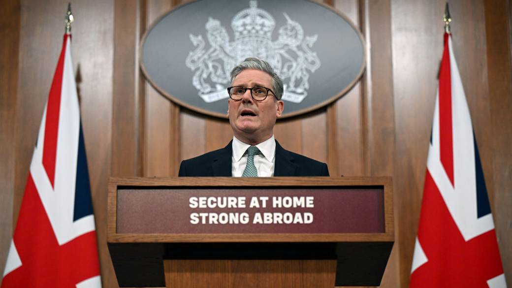 Click to play video: 'UK to hike defence spending to 2.5% of GDP, slash foreign aid budget by 2027: Starmer'