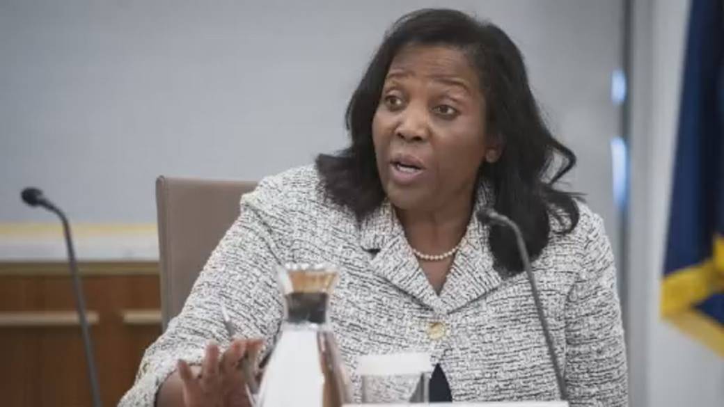 Click to play video: 'U.S. Federal Reserve Governor Lisa Cook suing Trump administration to keep job'