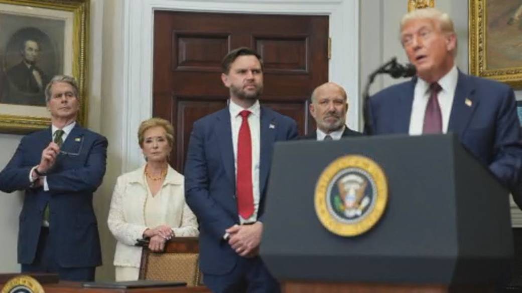 Click to play video: 'U.S. treasury secretary admits Americans are paying for Trump’s tariffs'