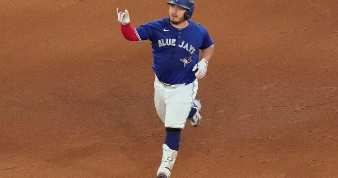 Blue Jays dump Yankees 10-1 in series opener Blue Jays dump Yankees 10-1 in series opener