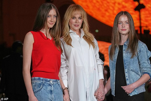 Sunday and Faith held hands with their mother at the show