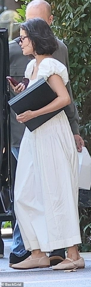 Selena headed inside an awaiting car